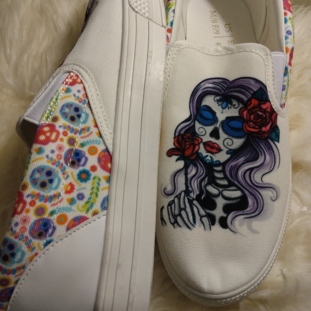 Shoes - Picture 6 of 9